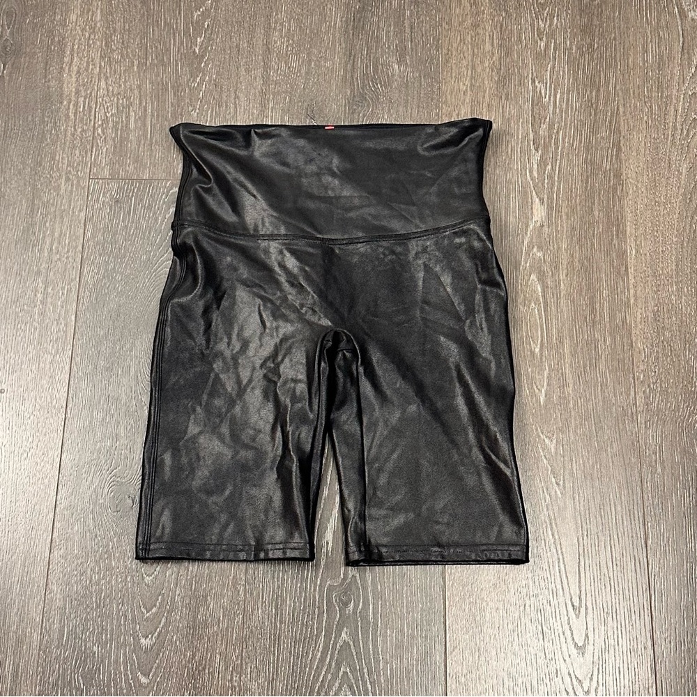 Spanx Faux Leather Biker Shorts Sz L